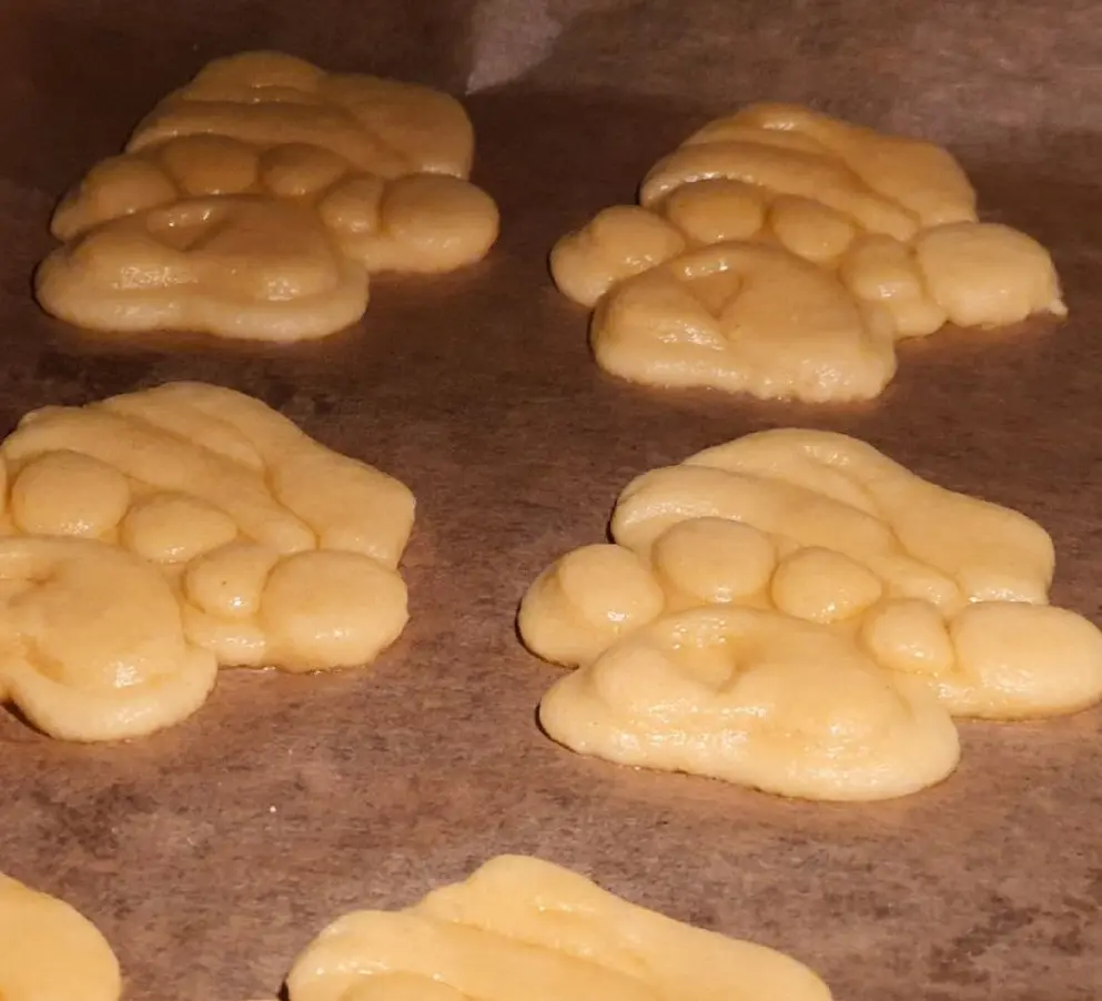 Ausstechform Pfote mit Weihnachtsmütze