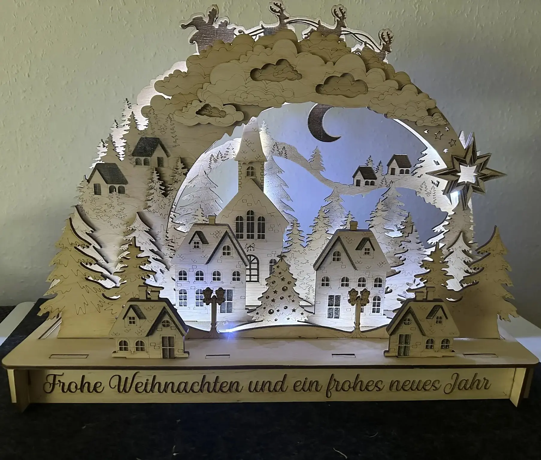 Schwibbogen Winterdorf – Gravur Frohe Weihnachten und ein frohes neues Jahr